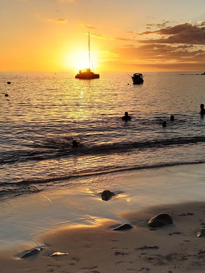 Les Gites Du Domaine De Petite-Anse Bouillante Bagian luar foto