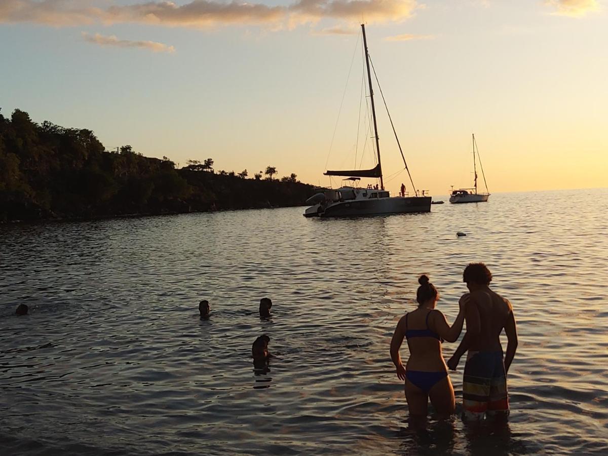 Les Gites Du Domaine De Petite-Anse Bouillante Bagian luar foto